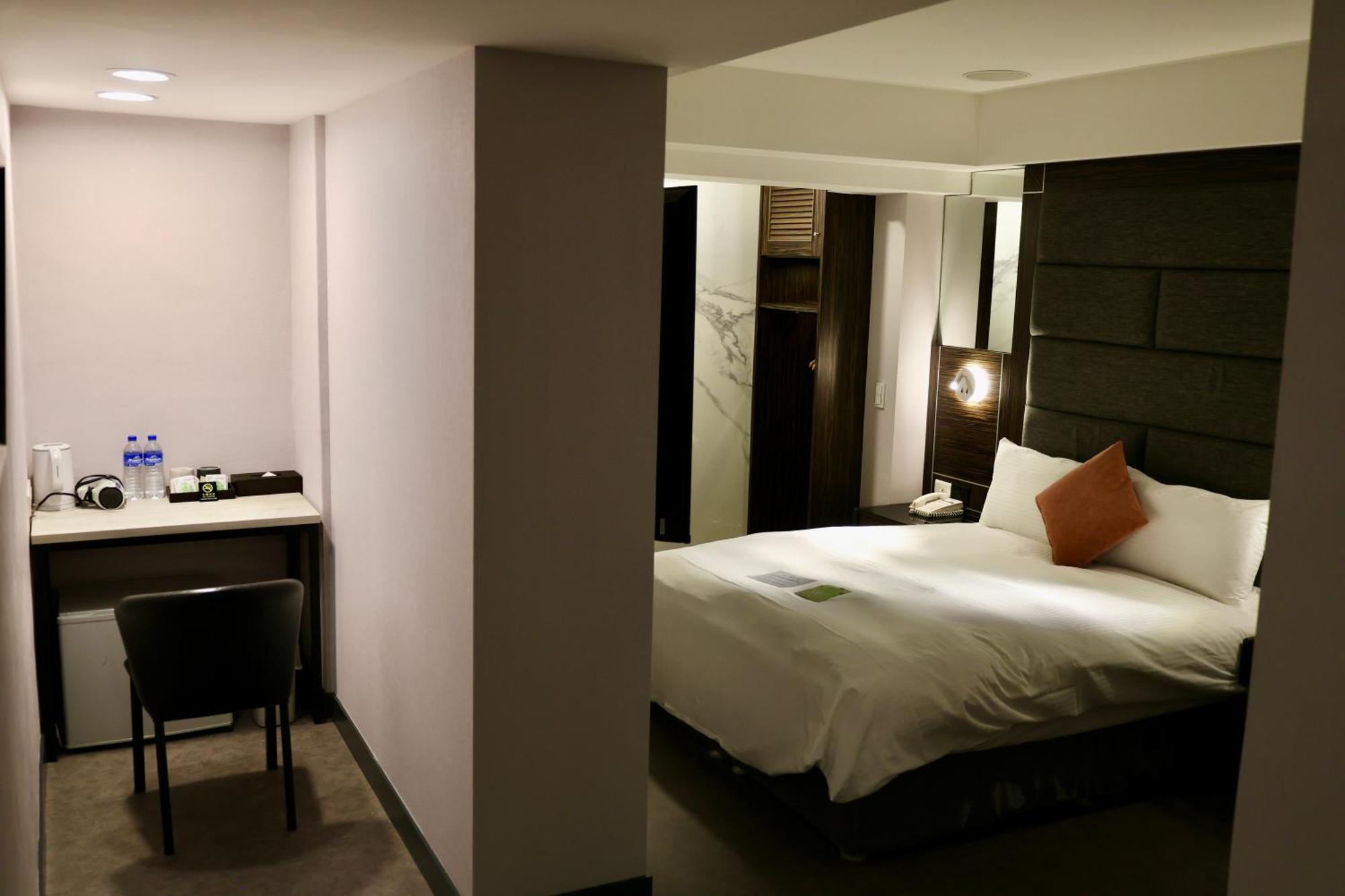 Hub Hotel - Zhongshan Branch Tajpej Zewnętrze zdjęcie